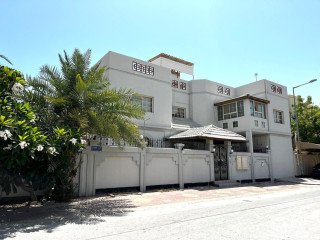 6 BR Beautiful Villa for Sale in Jurdab