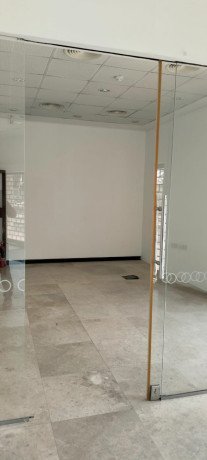 showroom-gallery-equipped-with-offices-and-counter-for-rent-in-manama-big-1