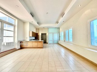 Stylish 3 Bedroom Villa Floor with Private Yard in Mangaf